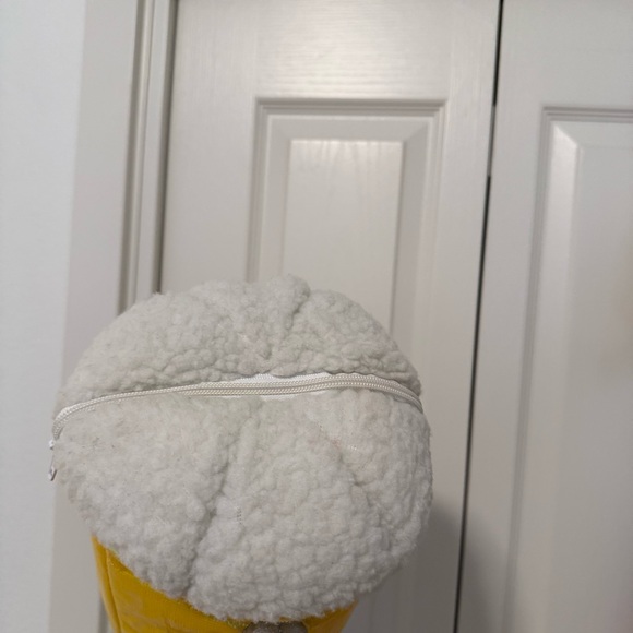 Women’s “Bavarian Beauty” Beer Maid Halloween Costume, M/L - Picture 10 of 12